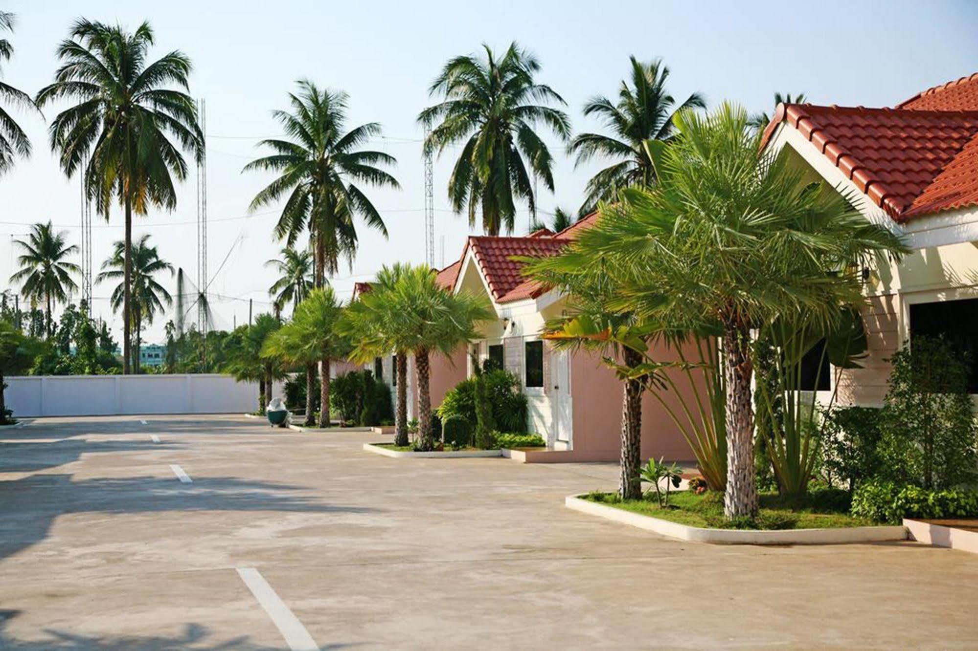 Soda Resort Kamphaeng Phet Exteriér fotografie